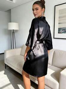 1件女士纯色优雅系腰睡袍，性感短款缎面丝绸柔软睡衣，适合新娘、伴娘、居家穿着，返校季必备 - 黑色 - 查看 1