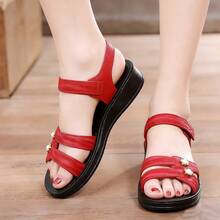 Sandalias de suela gruesa con talón de mujer Sandalias para madres de mediana edad Novedades de verano Sandalias planas de moda para mujer para exteriores Suela plana antideslizante Zapatos para abuelas de mediana edad y mayores Cierre de Sandalias casuales con perlas y flores - Rojo - Ver 2