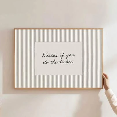 Tranh in trên vải canvas với câu nói vui nhộn "Hôn nếu bạn rửa bát", tranh trang trí tường hiện đại, họa tiết sọc ấm áp, thích hợp cho phòng ngủ, phòng khách, văn phòng, phòng học, phòng tắm, nhà bếp, hành lang, ký túc xá, căn hộ, phòng ăn và các không gian trang trí nhà cửa khác. Đây là món quà lý tưởng dành cho bạn bè.