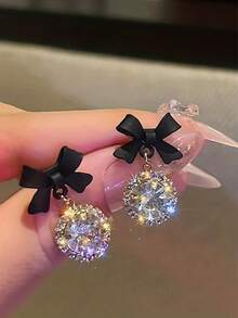 1对黑色蝴蝶结耳环，时尚小众耳环 - 黑色 - 查看 2