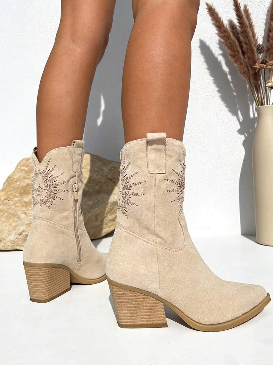 Stivali da cowboy retrò di alta qualità, comodi e traforati, con tacco spesso e cerniera laterale, ideali per il lavoro quotidiano, gli spostamenti, le vacanze, gli studenti e i viaggi. Stivali corti da cowboy retrò di alta qualità, con design traforato e comodo tacco spesso con cerniera laterale, stile western. - Albicocca - Visualizzare 1