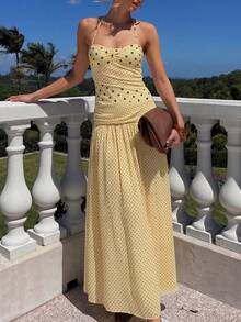 女士春夏新款——优雅波西米亚风露肩沙滩连衣裙，饰以波点图案。这款黄色波点吊带连衣裙收腰显瘦，营造度假约会氛围。它是夏季新款仙女裙，波点连衣裙派对必备。 - 淡黃色 - 查看 1