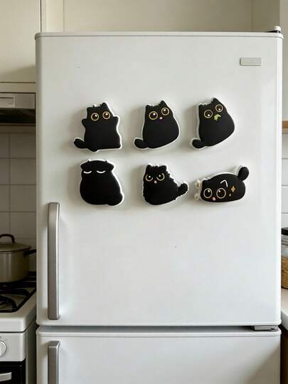 6个可爱黑猫冰箱贴，装饰性塑料树脂材质，适用于厨房和办公室等多种场合，是理想的节日礼物。