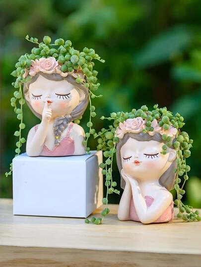 这款树脂笔筒造型独特，以女孩为原型，适合摆放在桌面上。它也可以用作花瓶或简易化妆品收纳盒。它既是家居和办公室的装饰品，也是开学季的理想之选。