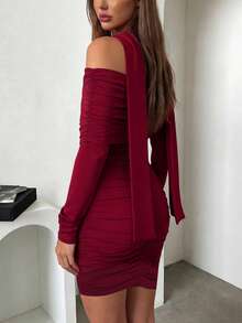 Vestido de fiesta ajustado con cuello en V y drapeado decorativo de DOUCIU - Rojo - Ver 2
