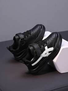 男童黑色休闲运动鞋，白色点缀，魔术贴搭扣，防滑PU皮革学生鞋 - 黑色 - 查看 3