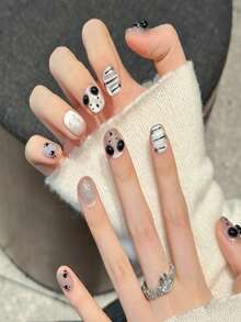 10片手工制作的短方形美甲贴纸，适合派对和日常佩戴，可爱的狗狗爪印设计，易于粘贴。10片Y2K风格手工美甲贴纸，适合女孩和女士在节日、派对和日常佩戴，是情人节和母亲节的绝佳礼物。按压式美甲贴纸。 - 銀色 - 查看 3