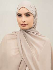 1条女士纯色珍珠雪纺柔软头巾，阿拉伯休闲长款头巾，保守素色头巾，适合日常佩戴 - 卡其色 - 查看 3