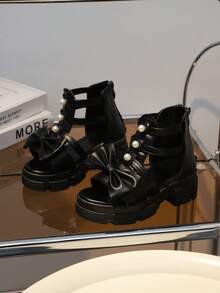 1双黑色厚底儿童凉鞋，PU皮革编织带，珍珠装饰，蝴蝶结，简约设计，包头，粗跟，露趾，时尚可爱罗马凉鞋，适合5-15岁女孩日常、休闲、度假、派对穿着，2026春夏款 - 黑色 - 查看 2