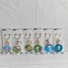 SNOOPY 1pc Keychain, Classic Peanuts Comic Peripheral, And Cute. Round Shape And Cute Texture, It Is Both A Keychain And An Exquisite Badge, Versatile. Versatile Style, Suitable For Various Scenarios Such As Student Backpacks, Carry On Bags, Car Keys, Etc., Easily Adding Points To Daily Dressing - Multicolor - View 3