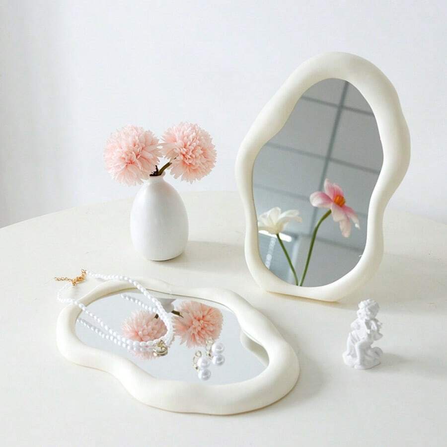 Espejo de maquillaje beige elegante para uso doméstico