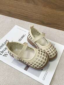 1 đôi sandal khoét lỗ thời trang cho bé gái/trẻ nhỏ, kiểu dáng thường ngày, dự tiệc/đeo quai, chất liệu lưới thoáng khí, giày bệt trẻ em, màu mơ phong cách Bohemian, trang phục dự tiệc lễ hội âm nhạc phương Tây. - Màu be - Xem 3