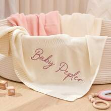 1 pieza Manta suave y cómoda personalizada, con diseño de punto bordado, regalo perfecto para amigos y familiares, ideal para cumpleaños, lavable, ligera, transpirable, duradera y acogedora, excelente para niños, Día de la Madre, recién nacidos, mullida, personalizada, jardín, decoración de habitaciones, accesorios de baño, esencial para vacaciones - Multicolor - Ver 4
