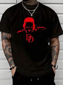 Figura de un héroe oscuro con sombra roja que simboliza fuerza valentía y espíritu indomable representando la lucha interior de superar límites y proteger ideales camiseta de hombre casual cómoda para uso diario y actividades urbanas - Negro - Ver 1