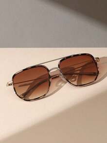 1pc Women Pilot Square Frame Tawny Metal Fashion  For Back To School Hiking Beach Party Travel Clothing Accessories Beach Accessories For Women   Shades Basics And Suit For Sweater Jeans Sweatpants Hoodie Jackets Dress And Long Sleeve Shirt Fashionable Shade Elegant Outfit Family Outings Travel Vacation Holiday For Summer Beach Vacation,Outdoor,Travel - 棕色 - 查看 3