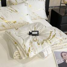 1件极简主义大理石纹箔水洗桑蚕丝轻盈透气柔软夏季被子，可机洗，适合卧室和客房四季使用（不含枕头和枕套） - 流金-奶白 - 查看 3