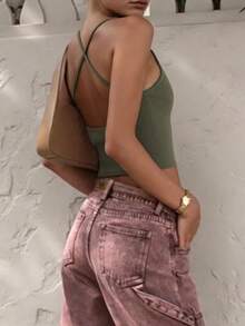 Áo hai dây cổ thấp ôm sát màu trơn dành cho nữ, co giãn và gợi cảm, phù hợp cho đi làm, tập luyện và mặc thường ngày. - màu xanh lá - Xem 2