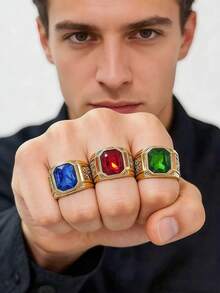 这款男士戒指设计稳重优雅，商务休闲风格，镶嵌红/绿/蓝三色锆石，采用316不锈钢材质，并真空镀18K金，经久耐用，防磨损，防水，不褪色，低致敏性，时尚休闲，适合男士佩戴。 - 金色 - 查看 5