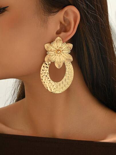 1 Pair Sexy & Elegant Personalized Exaggerated Prominent Vacation Style Gold Flower Splice Big Hoop Earrings, Spiral Seashell Earrings, Multiple Options, Chunky Jewelry Earrings Accessories For Women, Suitable For Sexy Ladies' Party, Ball, Holiday And Other Special Occasions, Matching Formal Dresses And Sexy Outfits For All Seasons