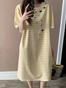 Áo ngủ tay ngắn dáng lưỡi liềm bất đối xứng kẻ sọc vàng, thích hợp cho mùa xuân/hè. - Màu vàng - Xem 4