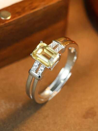 1枚S925纯银长方形天然石戒指，简约奢华双轨密镶设计，暖色调黄水晶优雅闪耀，适合日常通勤、商务场合佩戴，是情人节、周年纪念日、生日的绝佳礼物。