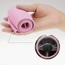 Funda de volante de silicona ultrafina antideslizante, ajuste ligero básico para automóviles, SUV y camiones de 13.77-14.17 pulgadas (35-36 cm), instalación rápida de perfil bajo, superficie ligeramente pegajosa para un mejor control, protector sin olor negro para viajes diarios, viajes por carretera y conducción urbana - material económico (diseño minimalista, no de grado premium) - Multicolor - Ver 20