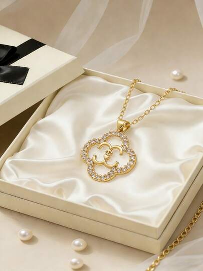 MTOW Exquisite Four Leaf Clover Collarbone Pendant, Inlaid With Shining Zirconia, A High-End Sparkling Touch For Daily Wear