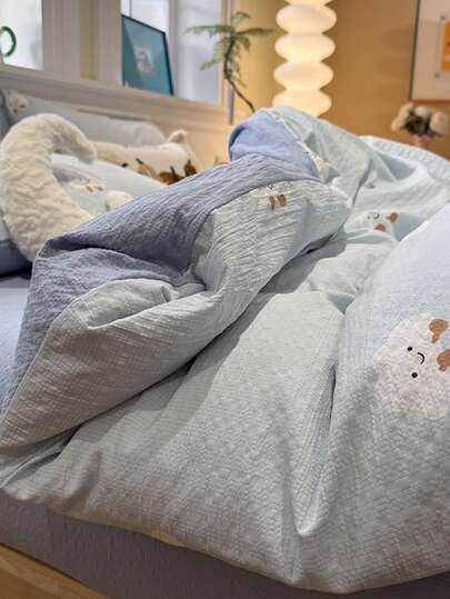 舒适床上用品套装，可爱云朵印花，纯色床单，简约时尚风格，四件套被套组，包含1个被套+1个床单+2个枕套，被套和枕套不含填充物。