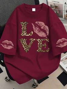 Camiseta de cuello redondo con estampado de leopardo y labios rosas, top para mujer de talla grande. Adecuado para vacaciones de verano, días festivos, regalo de Año Nuevo, regalo del Día de San Valentín, regalo del Día de la Madre, regalo para mamá, top de manga corta para graduación, atuendo de regreso a la escuela, ceremonia de graduación, etc. - Burdeos - Ver 1
