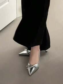 hanxiangyuzu 女士尖头蝴蝶结凉鞋，优雅的2026春夏新款时尚细高跟鞋，适合派对和婚礼穿着。 - 銀色 - 查看 5