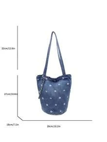 新款雏菊刺绣牛仔布水桶包，大容量链条单肩斜挎包，休闲通勤手提包 - 淺藍色 - 查看 3