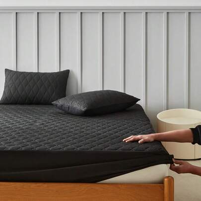 1pc Soft & Comfortable Waterproof Fitted Sheet Protector, Solid Color Bedsheet For Bedroom & Hotel, Ultrasonic Embossed Waterproof Fitted Sheet, Thick Full Coverage, Machine Washable, Holiday/Mother's Day Gift