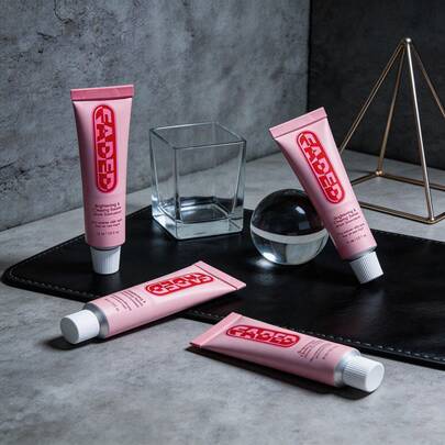 亮肤精华液，淡化色斑瑕疵，改善肤色不均，适合所有肤质，新年、斋月、节假日及生日的理想礼物，日常护肤佳品