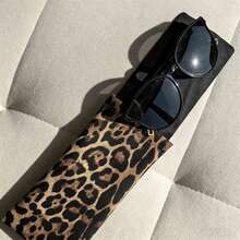 1pc Leopard Print Fashion Glasses Case, Comes With Cleaning Cloth, Snap-Button Eyeglasses Box, Unisex Glasses Accessory - Multicolor - View 3