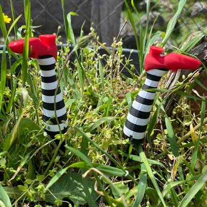 一对女巫腿花盆装饰 | 3D打印哥特式栅栏，塑料花园装饰，适用于盆栽植物、庭院、草坪，是送给朋友的完美户外复活节礼物，也适合万圣节