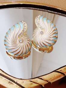 1 Đôi bông tai hình vỏ sò tráng men kiểu cổ điển, thích hợp cho nữ giới đeo hàng ngày và đi nghỉ mát ở bãi biển. - Ngà - Xem 10