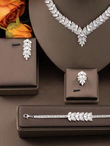 1 set de bijoux élégants et de luxe avec 1 set floral en zirconium cubique pour le décolleté. Comprend 1 paire de boucles d'oreilles, 1 collier, 1 bracelet, 1 bague. Convient pour les mariages et les occasions formelles, boîte-cadeau non incluse. - Argent - Voir 2