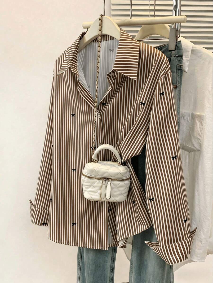 女士领结条纹印花长袖衬衫，纽扣前襟，衬衫领，休闲上衣，适合春、秋、冬季穿着。 - 咖啡棕 - 查看 1