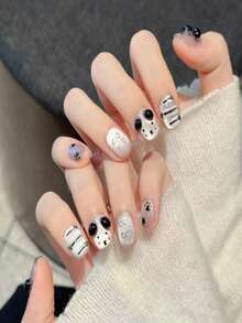 10片手工制作的短方形美甲贴纸，适合派对和日常佩戴，可爱的狗狗爪印设计，易于粘贴。10片Y2K风格手工美甲贴纸，适合女孩和女士在节日、派对和日常佩戴，是情人节和母亲节的绝佳礼物。按压式美甲贴纸。 - 銀色 - 查看 4