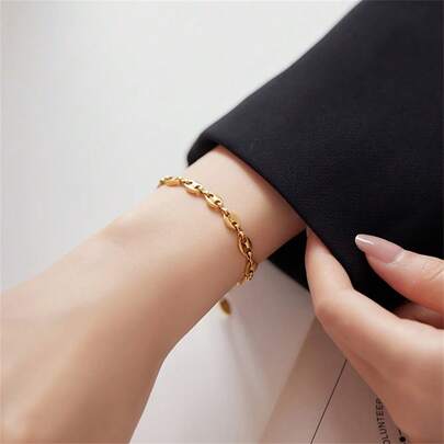 Golden Bracelet Exquisite 18K Stainless Steel Women's And Girls' Bracelet Gift For Mom, Personalized Pig Nose Coffee Bean Bracelet