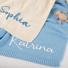 1 pieza Manta suave y cómoda personalizada, con diseño de punto bordado, regalo perfecto para amigos y familiares, ideal para cumpleaños, lavable, ligera, transpirable, duradera y acogedora, excelente para niños, Día de la Madre, recién nacidos, mullida, personalizada, jardín, decoración de habitaciones, accesorios de baño, esencial para vacaciones - Multicolor - Ver 5