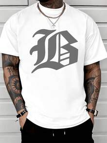 Letra gótica grande en el pecho simboliza fuerza confianza y un espíritu independiente evocando energía urbana y actitud moderna perfecta para quienes desean destacar camiseta de hombre cómoda casual elegante para uso diario - Blanco - Ver 1