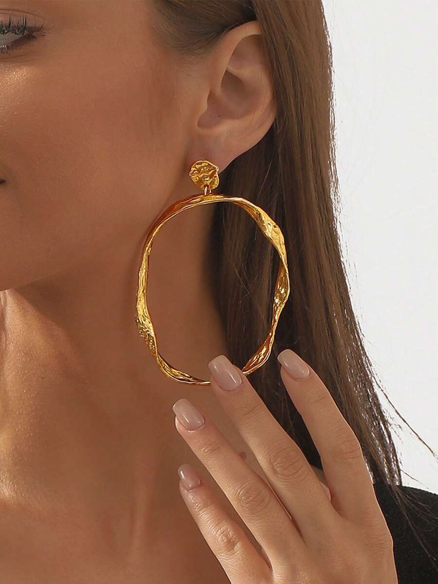 一对独特设计的扭曲椭圆形耳环，简约夸张的奢华几何镂空耳环，时尚饰品，适合日常佩戴、约会、派对、音乐节、度假等场合。 - 金色 - 查看 1