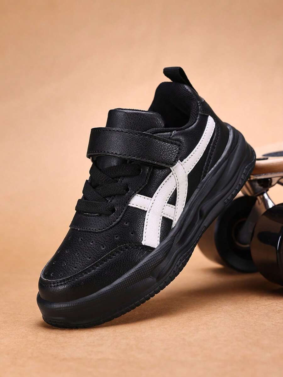 男童黑色休闲运动鞋，白色点缀，魔术贴搭扣，防滑PU皮革学生鞋 - 黑色 - 查看 1