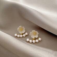 1对心形珍珠耳环，适合日常佩戴 - 花朵 - 查看 7