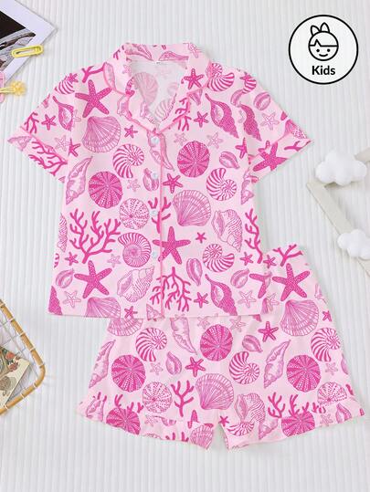 Bộ đồ ngủ trẻ em màu hồng in hình sao biển và vỏ sò dễ thương theo phong cách đại dương, áo sơ mi cổ bẻ tay ngắn và quần short xếp ly cạp chun, trang phục thường ngày thoải mái, họa tiết vỏ sò và sao biển khắp bộ đồ ngủ, thích hợp cho trẻ em và thiếu niên mặc trong các bữa tiệc và sự kiện ngày lễ, quà tặng đồ mặc nhà hàng ngày, đồ mặc nhà unisex có thể giặt máy.