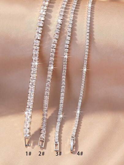 Vòng tay tennis nhiều kích cỡ, đính đá Zirconia nguyên khối, phong cách Hip-Hop sang trọng, nền mạ vàng với thiết kế "đính đá Zirconia dày đặc + cấu trúc dây xích tennis", kết hợp giữa vẻ lấp lánh của phong cách Hip-Hop và cảm giác trang sức cao cấp tinh tế. Phù hợp với phong cách trưởng thành, thích hợp cho các buổi đi chơi hàng ngày, trang phục thời trang, tiệc tùng thường ngày, v.v.