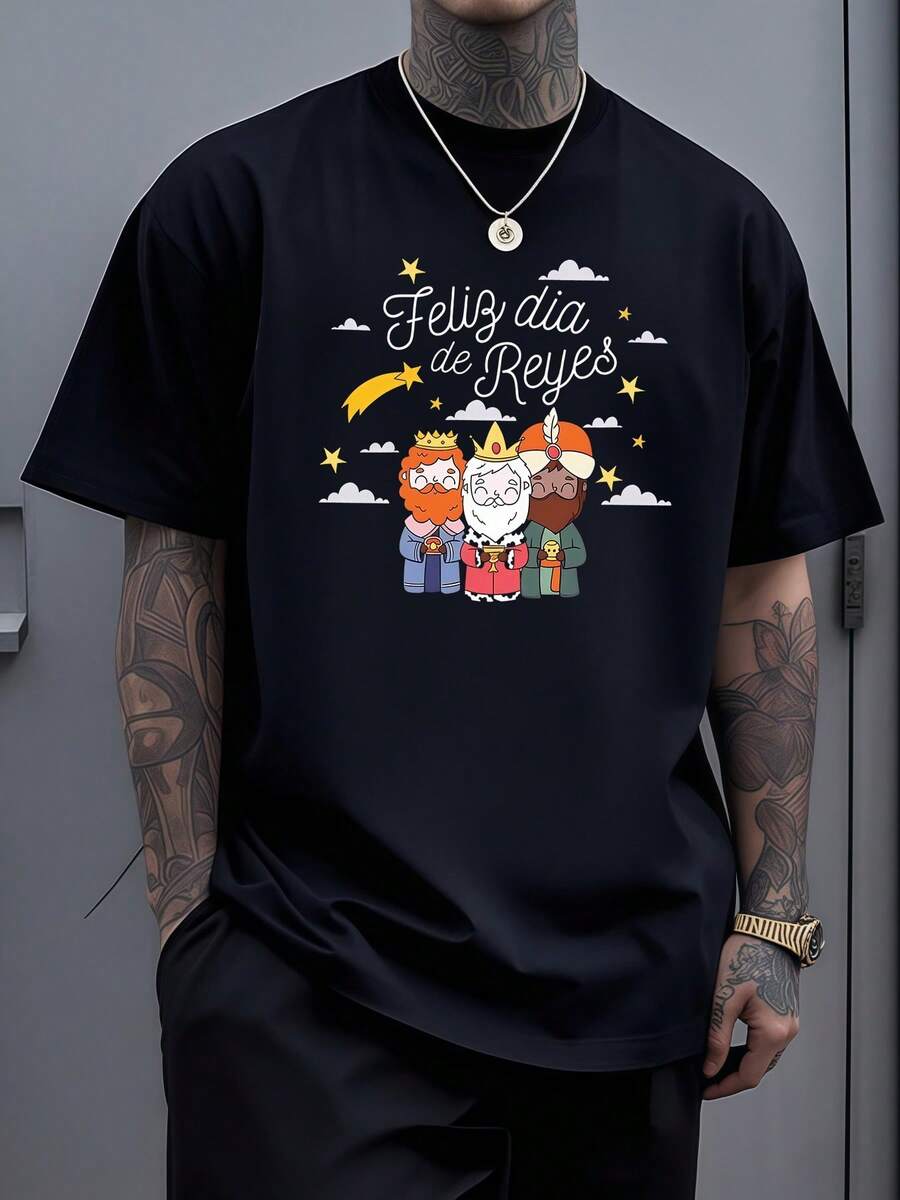 Representa a los tres Reyes Magos sonrientes bajo estrellas y nubes celebrando con alegría y regalos la llegada del Día de Reyes simbolizando esperanza y unión familiar camiseta de hombre cómoda perfecta para fiestas navideñas - Negro - Ver 1
