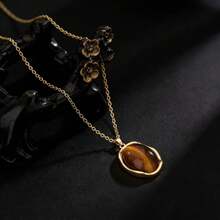 Bộ trang sức cao cấp cổ điển bằng hổ phách, mặt dây chuyền hình học bất đối xứng và bông tai dành cho nữ. - màu nâu - Xem 5