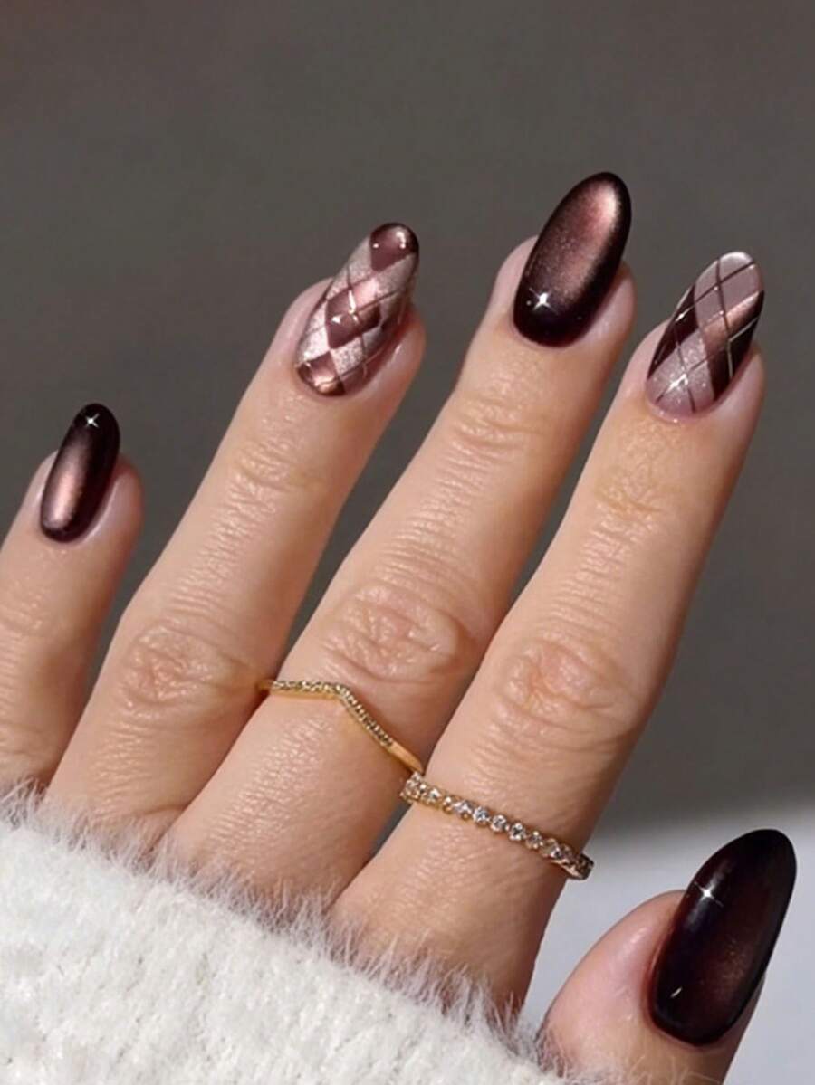 瞬间提升你的造型！24片/套，中长款杏仁形法式深棕色格纹金属质感复古奢华优雅全覆盖式假指甲，包含1片果冻胶和1个指甲锉，是女士和女孩参加派对、约会和日常佩戴的理想之选。 - 彩色 - 查看 1